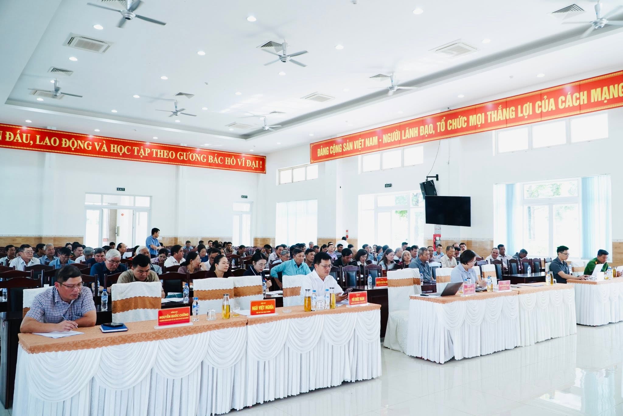 phường Buôn Hồ triển khai các nhiệm vụ liên quan đến việc sắp xếp, tổ chức lại và đổi tên buôn, tổ dân phố